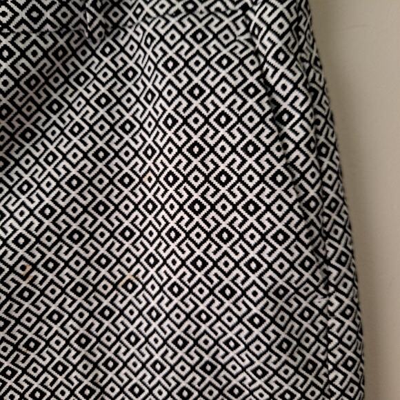 Banana Republic Hampton Shorts Womens Size 4 Black White Maze Geometric Abstract - Picture 7 of 11